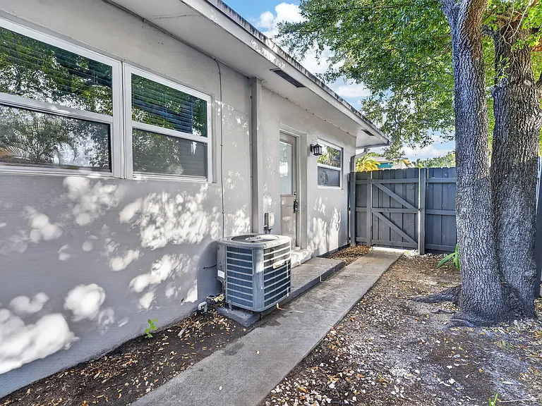 732 SE 15th St #1 — Photo 41