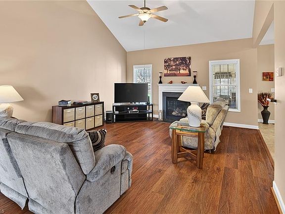 4th image of 181 Woodsong Dr