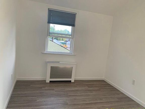 3rd image of 6901 165th St Floor 2