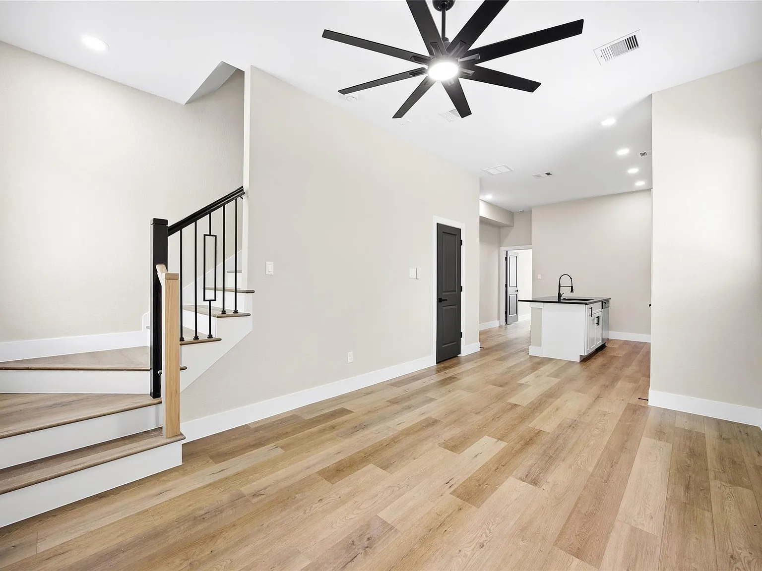 3 bed, 2.5 bath, 1266 sqft, $1,850 — Photo 3