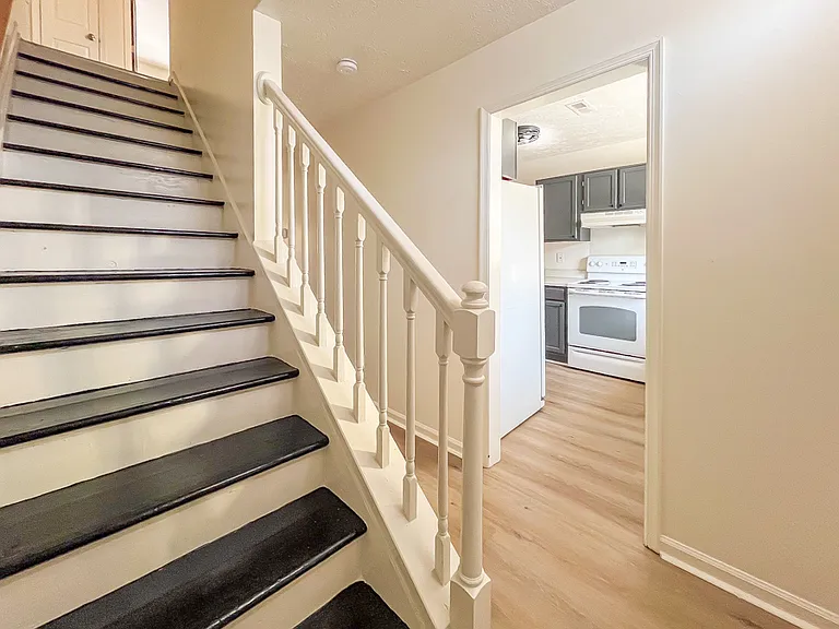 16 Fox Hill Dr — Photo 10