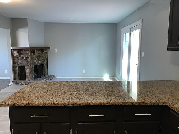 4th image of 955 N Elmwood Dr