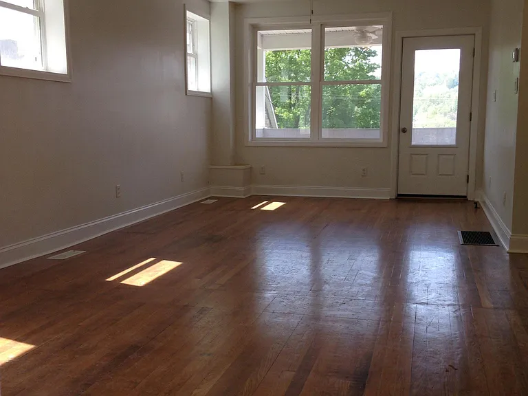 348 Waitman St — Photo 7