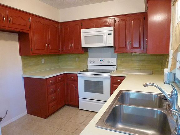 4th image of 2145 Village Crest Dr