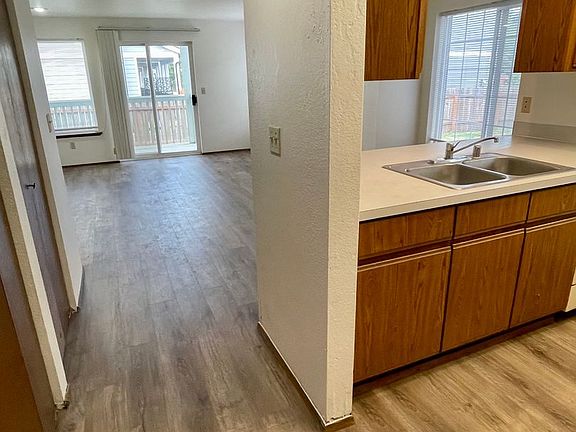 2nd image of 5681 Eagle Pkwy #2
