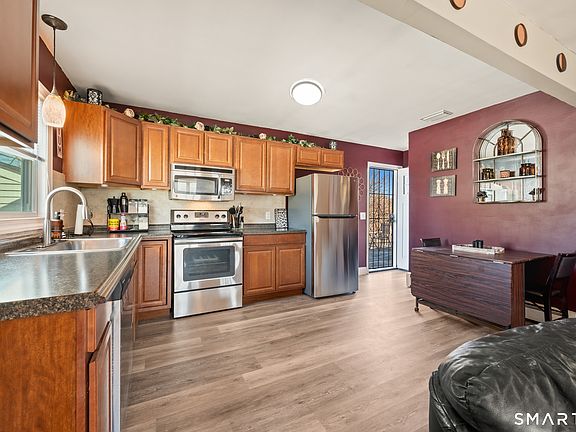 3rd image of 192 Wolcott Hill Road