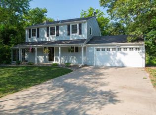525 Shadyway Rd, Wayzata, MN 55391