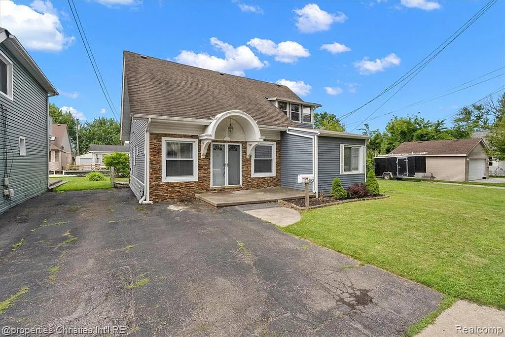 4 bed, 2.0 bath, 1939 sqft, $2,750 — Photo 4
