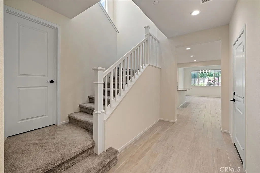 4 bed, 2608 sqft, $4,000 — Photo 3