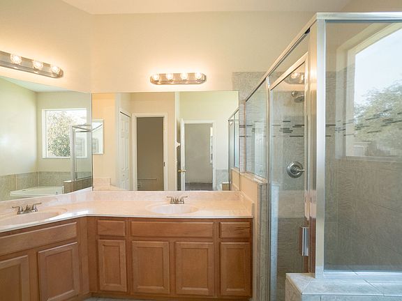 4th image of 197 Venetian Bay Cir