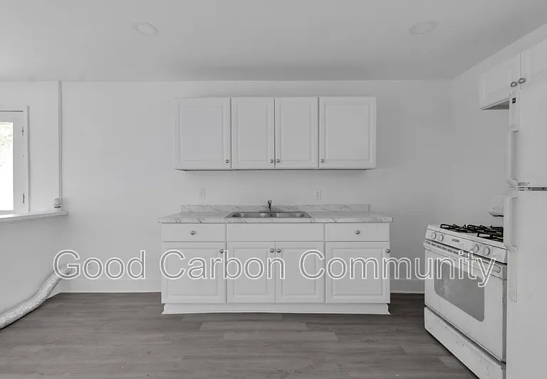 235 Oliver St #1 — Photo 8
