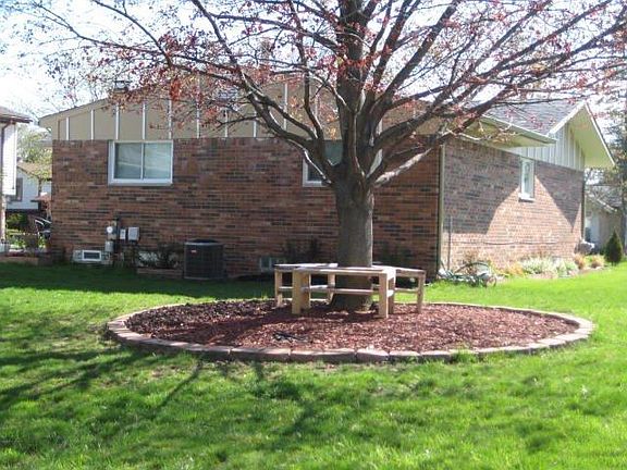 3rd image of 1627 Whittier Dr