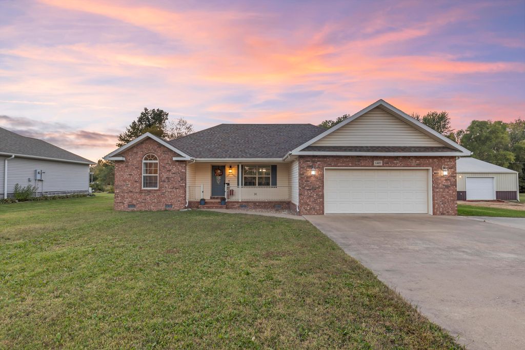 1405 Hagny Street, Lamar, MO - View 3
