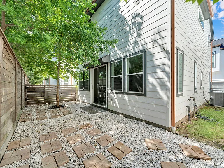9551 Neuens Rd #B — Photo 32