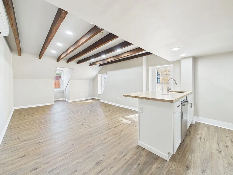 5283 Germantown Ave — Photo 9
