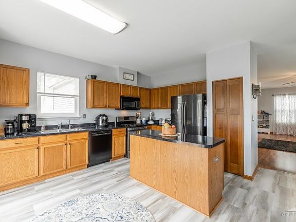 4th image of 2796 Savoy Ln