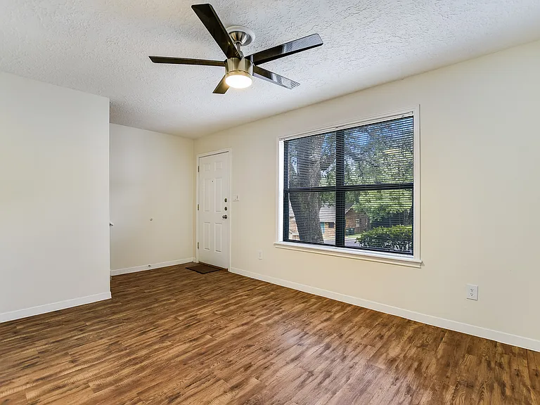 Windmill Townhomes — Photo 7