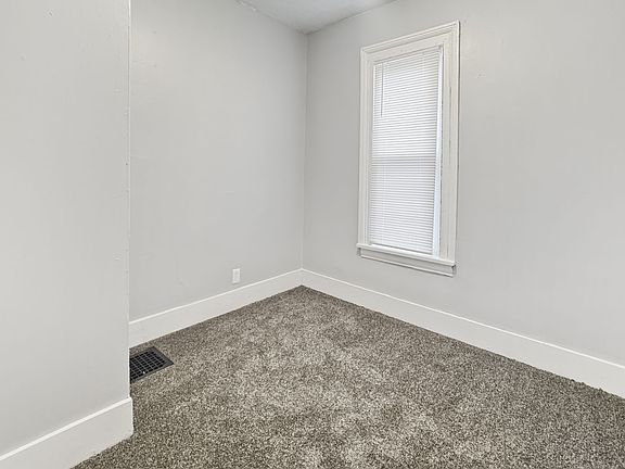 4th image of 1003 Logan St SE