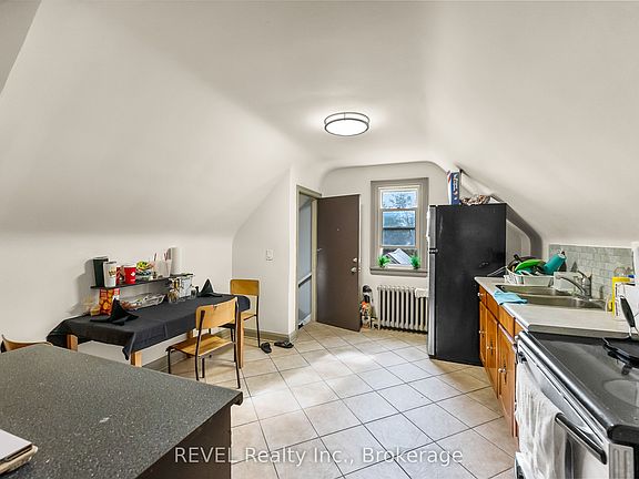 3rd image of 28 Division St