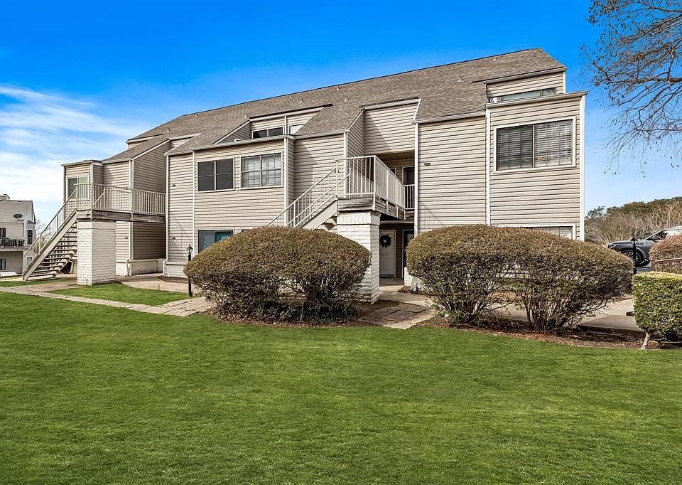 1st image of 426 Yacht Club Dr APT B