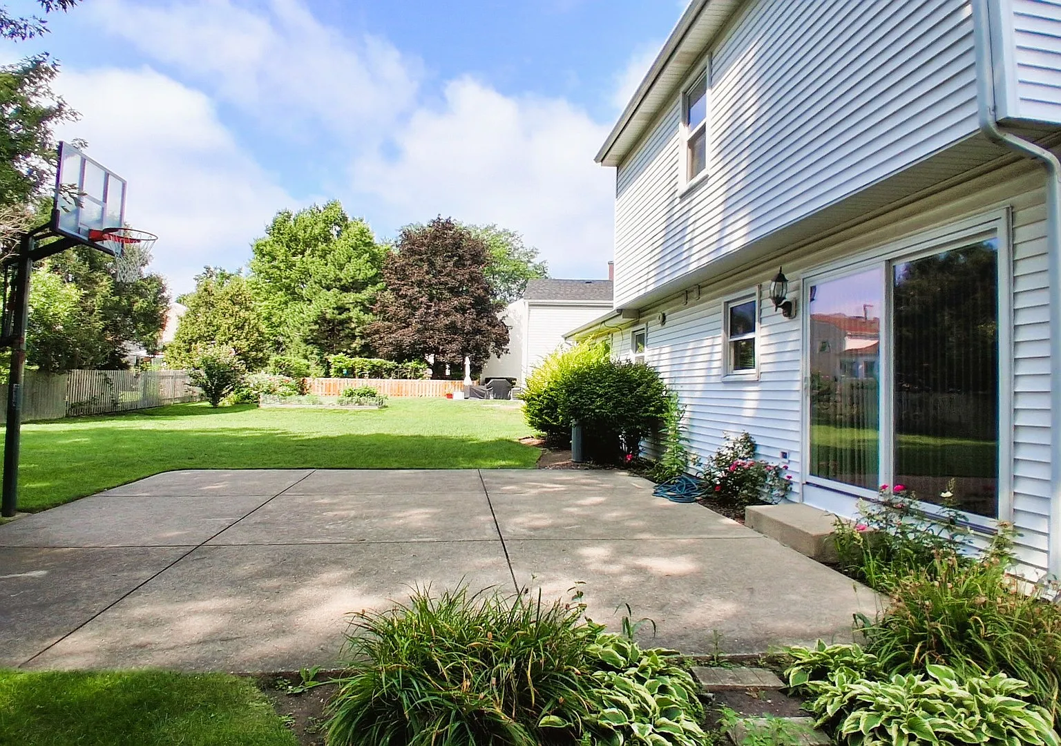 3 bed, 2.5 bath, 1855 sqft, $3,200 — Photo 3