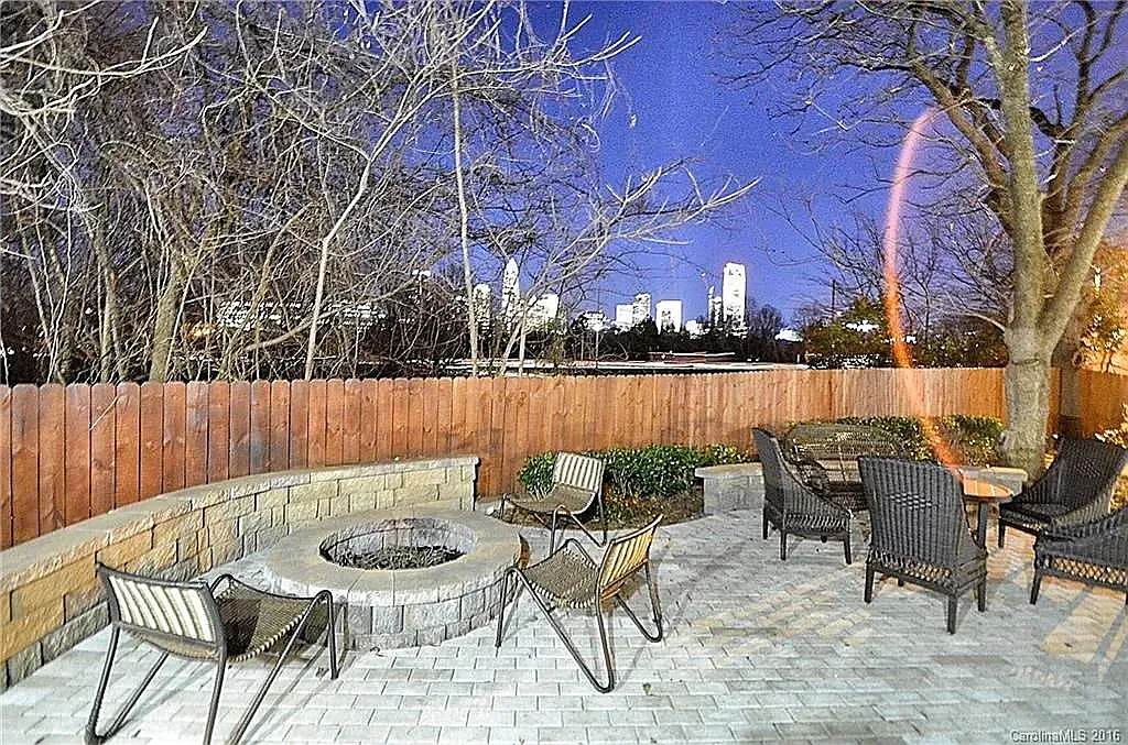 2 bed, 1053 sqft, $2,200 — Photo 3