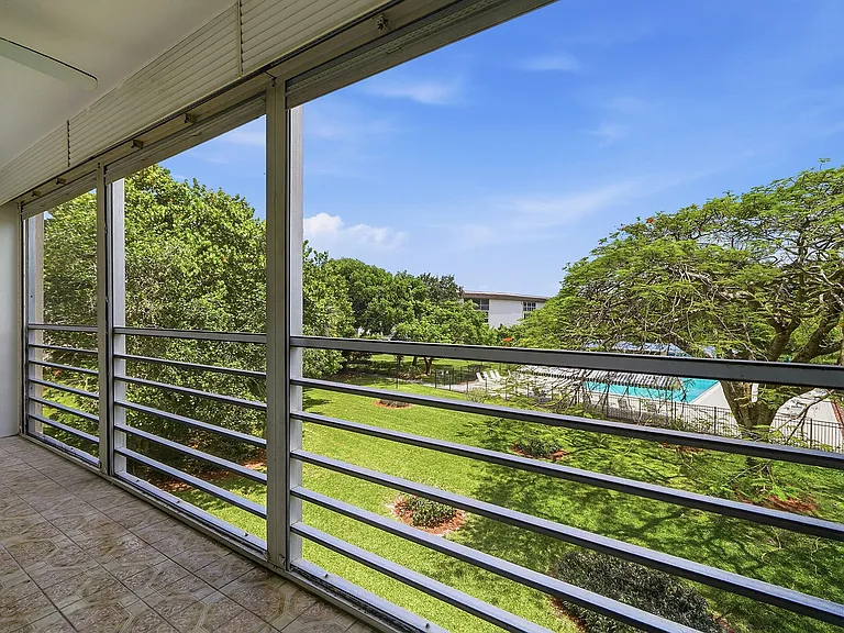 2401 Antigua Cir #J3 — Photo 16