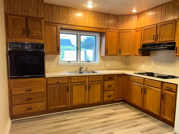 208 N Railroad Ave, Frackville, PA 17931