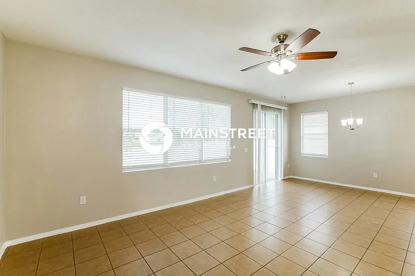 1756 Strathmore Cir — Photo 3