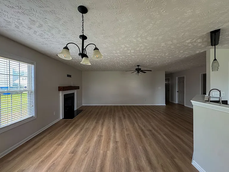 1608 Kershaw Loop — Photo 5