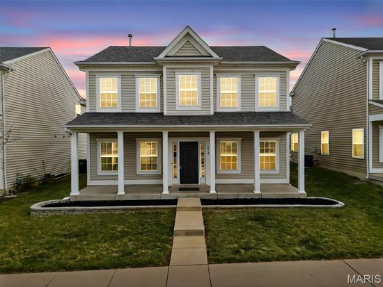 2018 Village Glen Dr, Wentzville, MO 63385