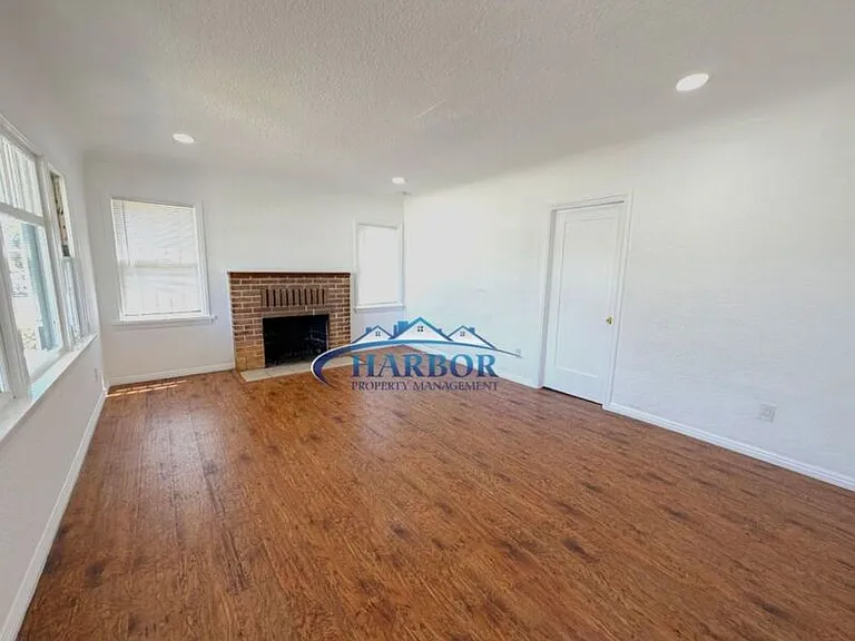 1667 N Lagoon Ave — Photo 4