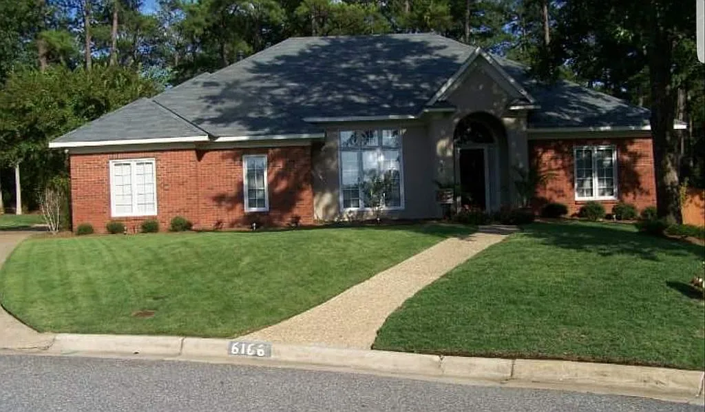 6166 Independence Dr photo 1