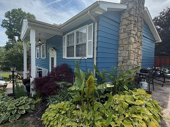 5178 Crystal Dr, Cross Lanes, WV 25313