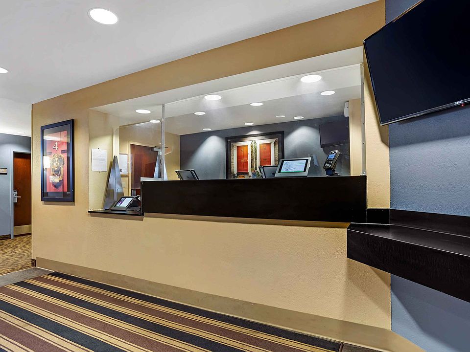 Lobby and Guest Check-in