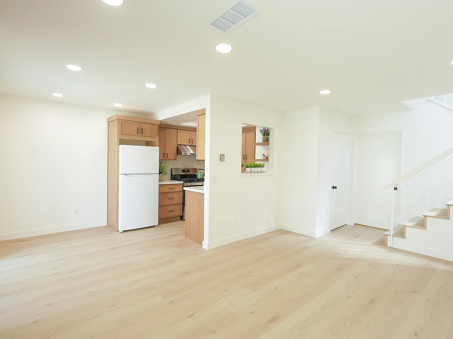 3 bed, 2.5 bath, 1225 sqft, $4,300 — Photo 4