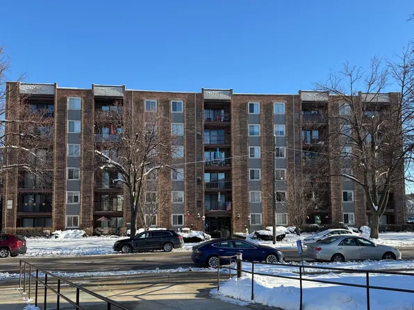 825 Pearson St APT 3D, Des Plaines, IL 60016