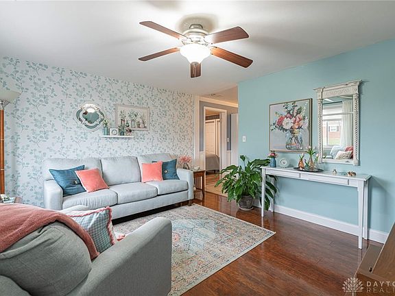 2nd image of 115 Bayview Ave