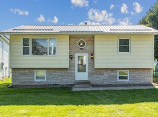 255 Easy St, Winthrop, IA 50682