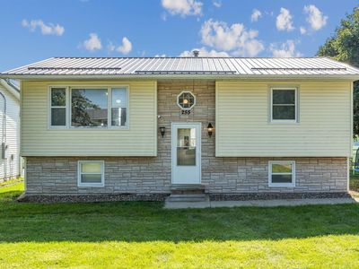 255 Easy St, Winthrop, IA, 50682
