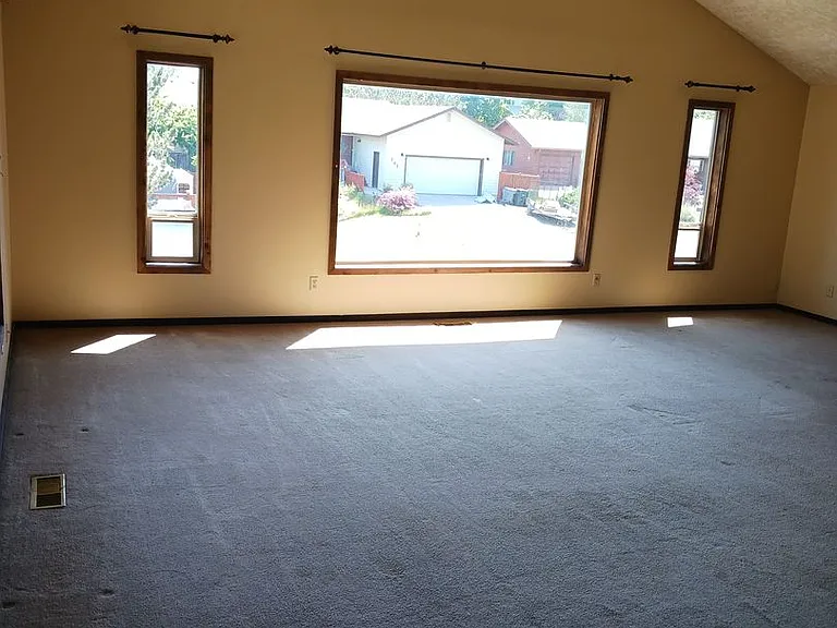708 Highland Dr — Photo 15