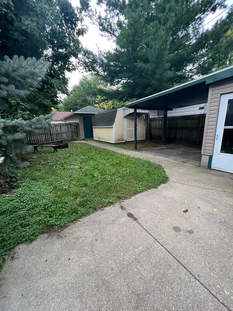 4 Bedroom La Crosse Home with Garage, Fenced Yard & In-Unit Laundry — Photo 2