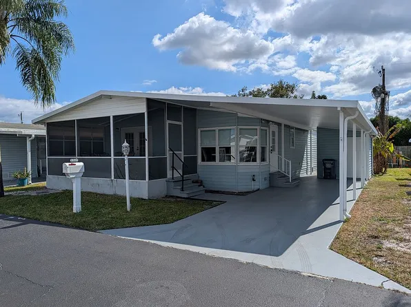 3389 Lake Overlook Pl, Lake Worth, FL 33462