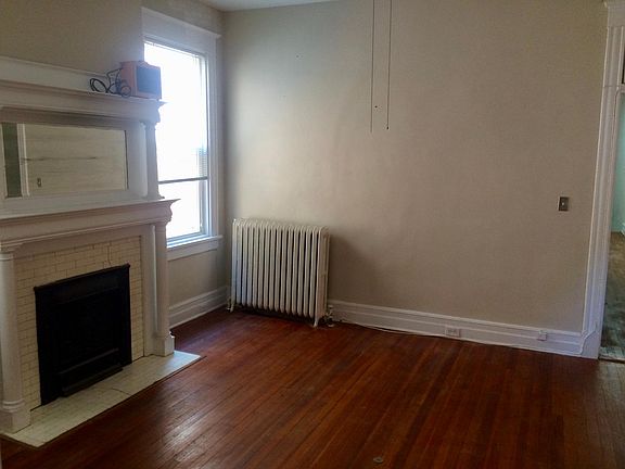 4th image of 2420 Grove Ave #A