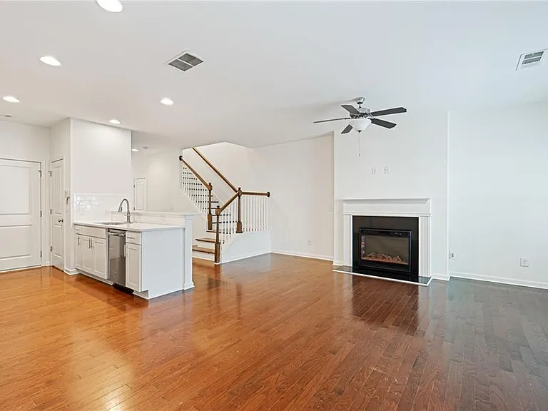 1878 Plainsboro Dr — Photo 5