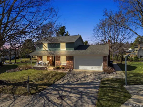 42508 Ravina Ct, Northville, MI 48168