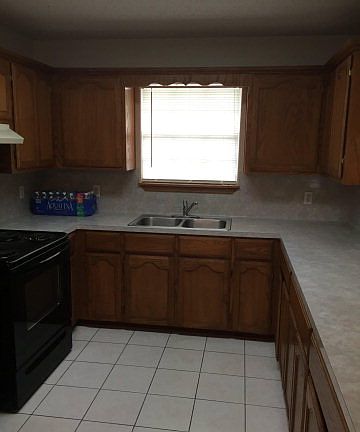 2nd image of 819 N Tierra Dr