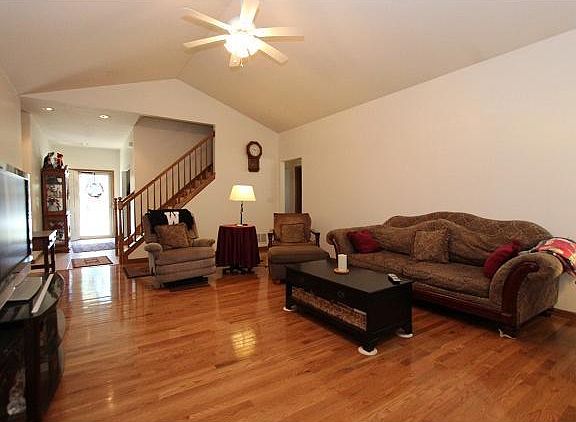 3rd image of 480 Bristol Dr
