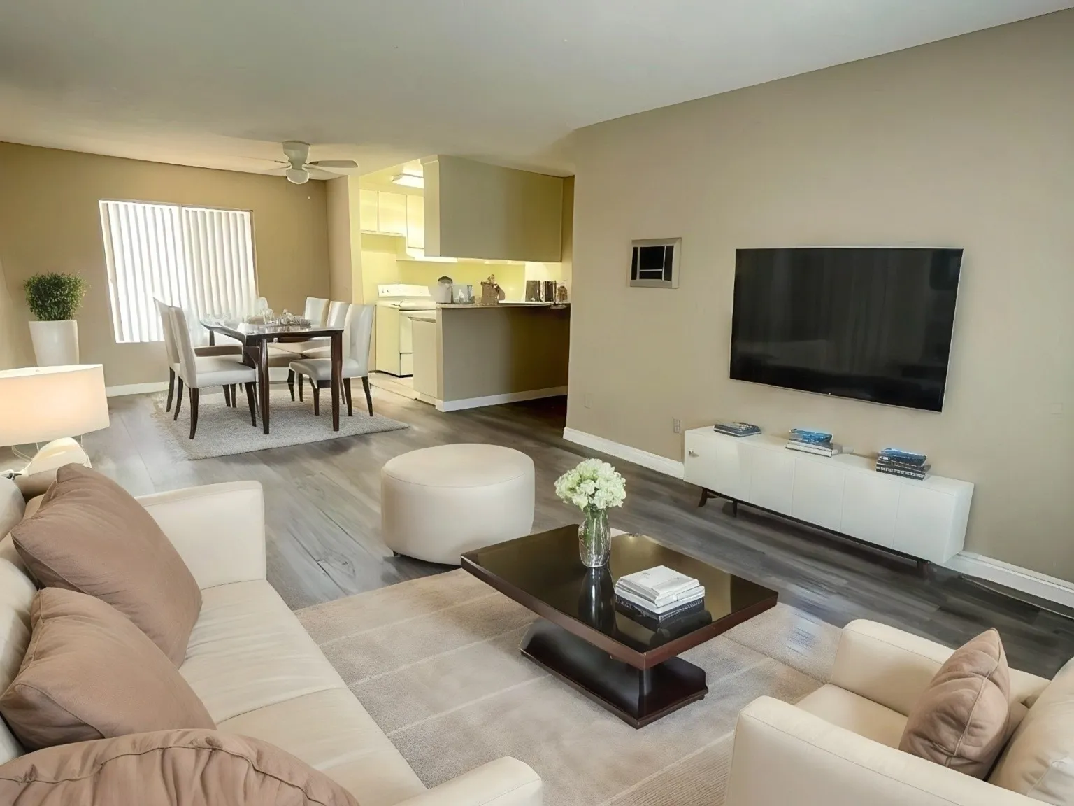 9075 Cedros Ave — Photo 3