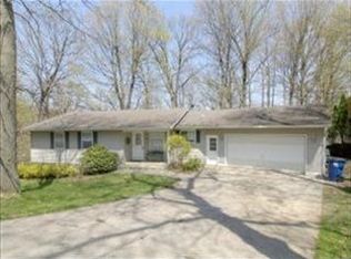 28336 Acorn Dr, Lawton, MI 49065